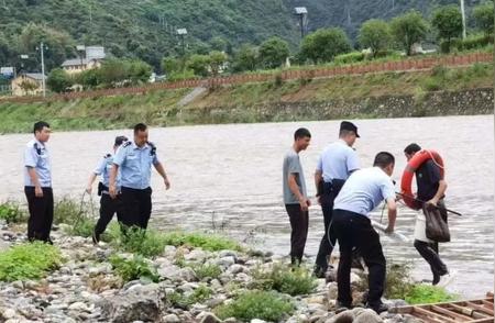 宜昌男子钓鱼遭遇危机，困境中展现英勇冲劲！